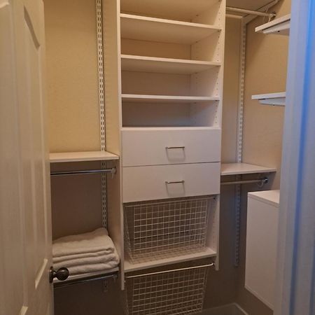 רוזוויל In Law Unit, 2 Bedroom Suite מראה חיצוני תמונה